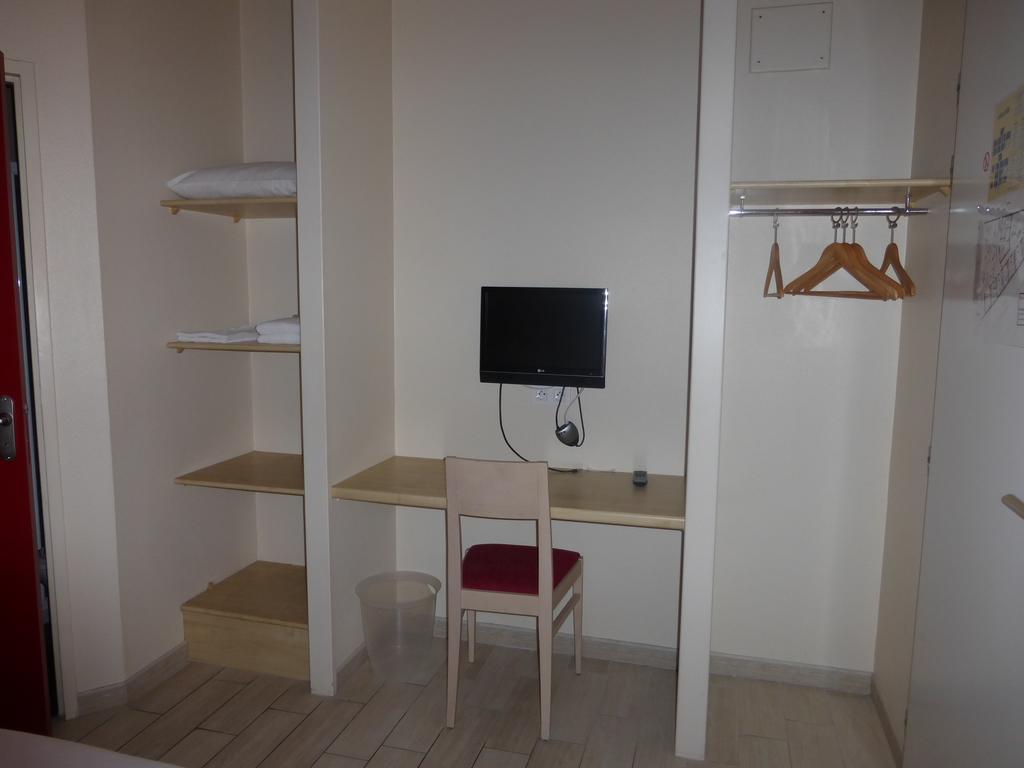 La Godiniere Otel Cholet Dış mekan fotoğraf