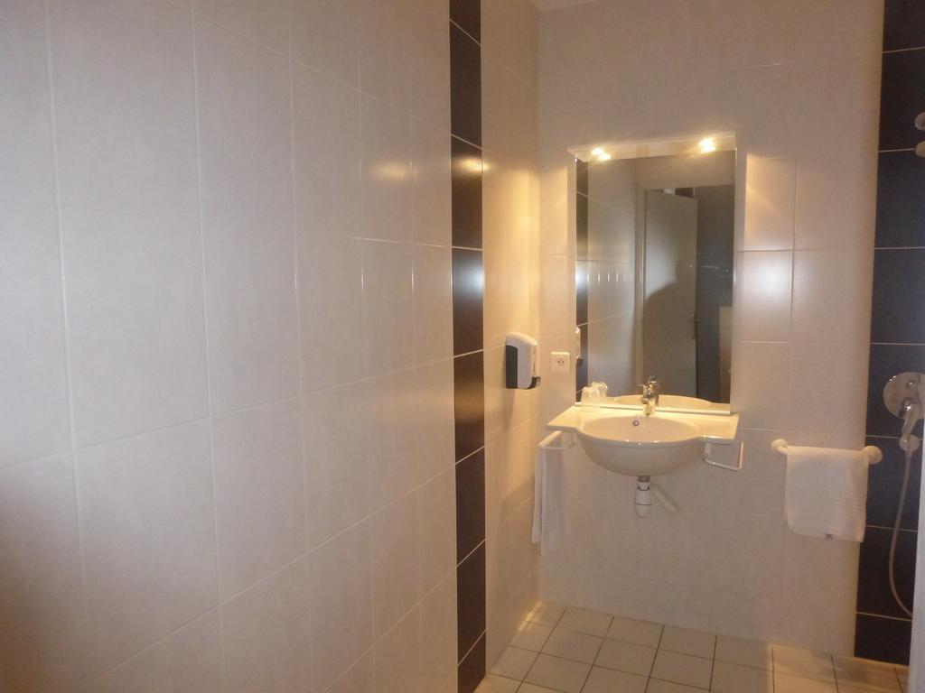 La Godiniere Otel Cholet Dış mekan fotoğraf